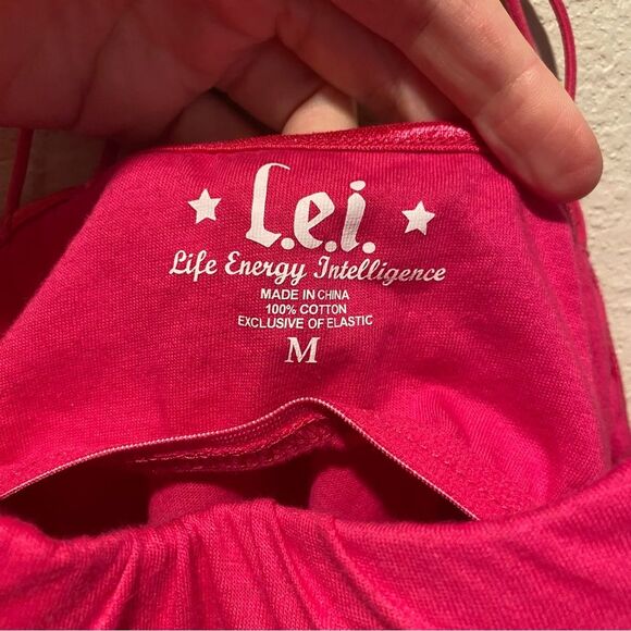 Lei Tank hot pink size medium Strappy padded built in shelf bra size medium - Picture 4 of 9